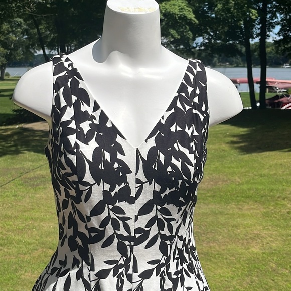 Lauren Ralph Lauren lovely fit n flare dress S - Picture 2 of 10